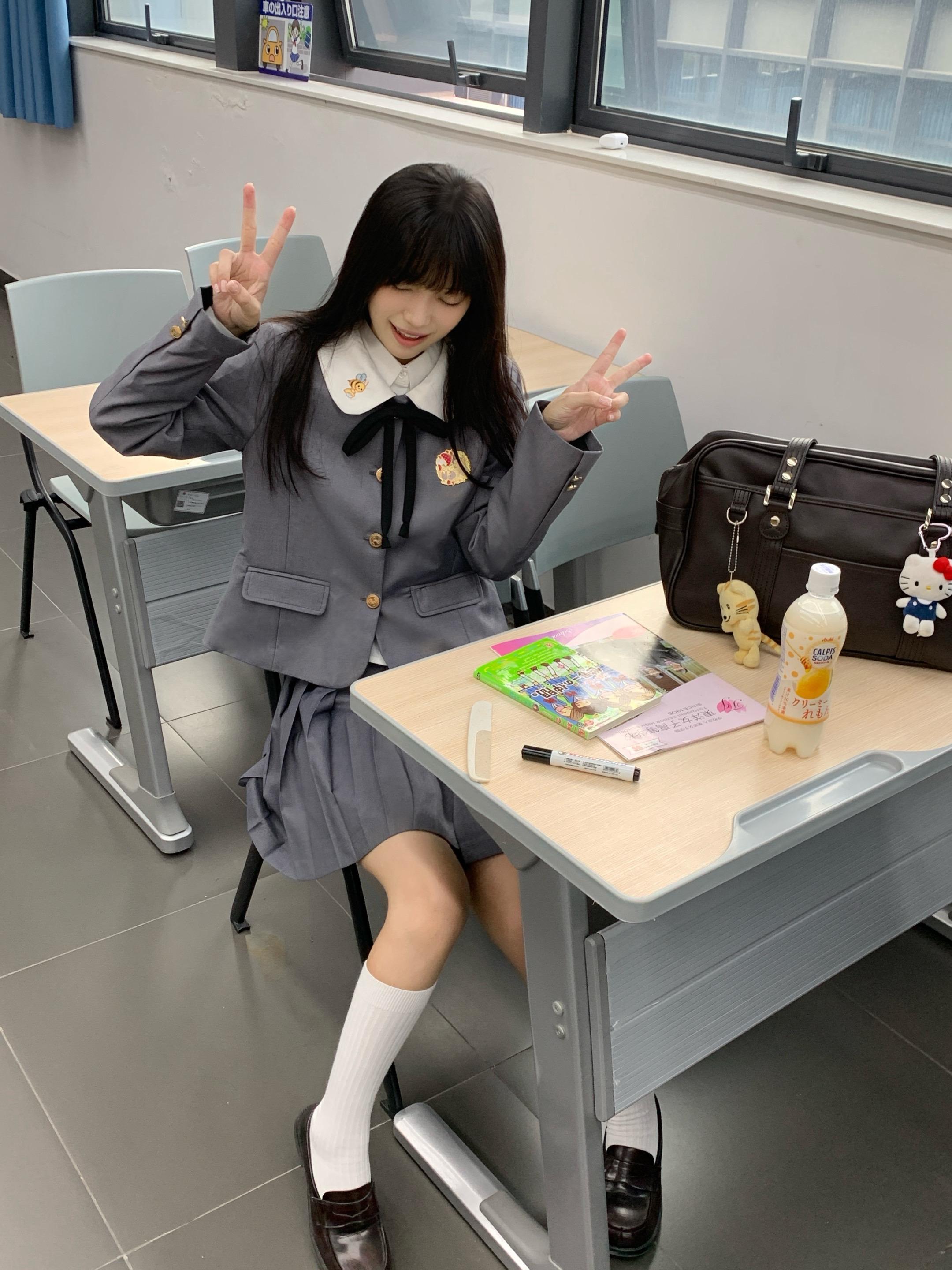 本人就是很萌啊，看起来笨笨的，其实就是笨笨的！一个连说话都萌萌的人，没...