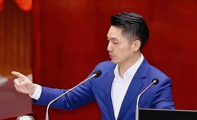 蒋万安本来可以稳稳连任，民调领先沈伯洋20多个百分点，施政满意度近7成，怎么突然