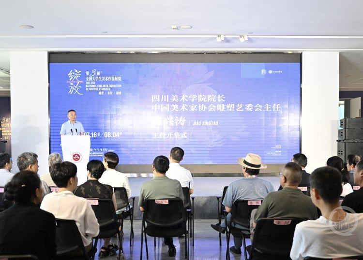 重庆“背篓专线”专属雕塑再获殊荣