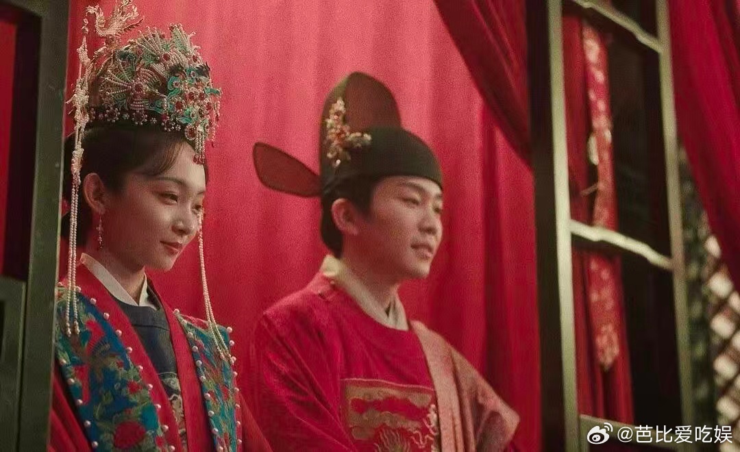 兰香如故三小姐侯爷是一见钟情 撒果撒到“早生贵子”，林绣茹脸一红，袁绍辉咳了一声