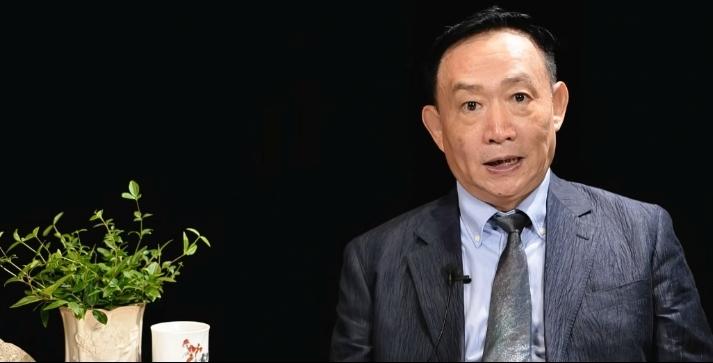 卢麒元直言：这种隐蔽行为，比明火执仗的掠夺更可怕？

不少网友最近都在热议学者卢
