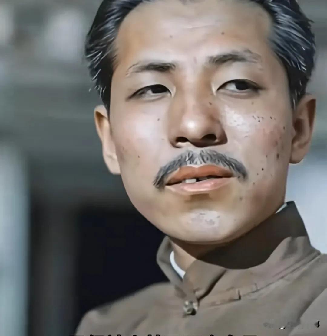 照片上的人，
你如果知道是谁，
准流泪

他可谓是一代枭雄，
曾叱咤风云，

将