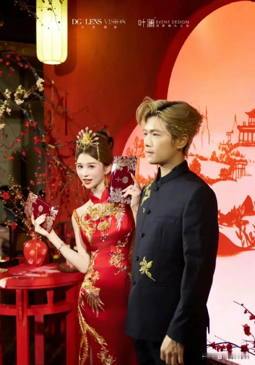 笑死了，网红鹿哈晒与老婆的订婚照，上热搜的确是鹿晗。[捂脸]
鹿哈与老婆恋爱八年