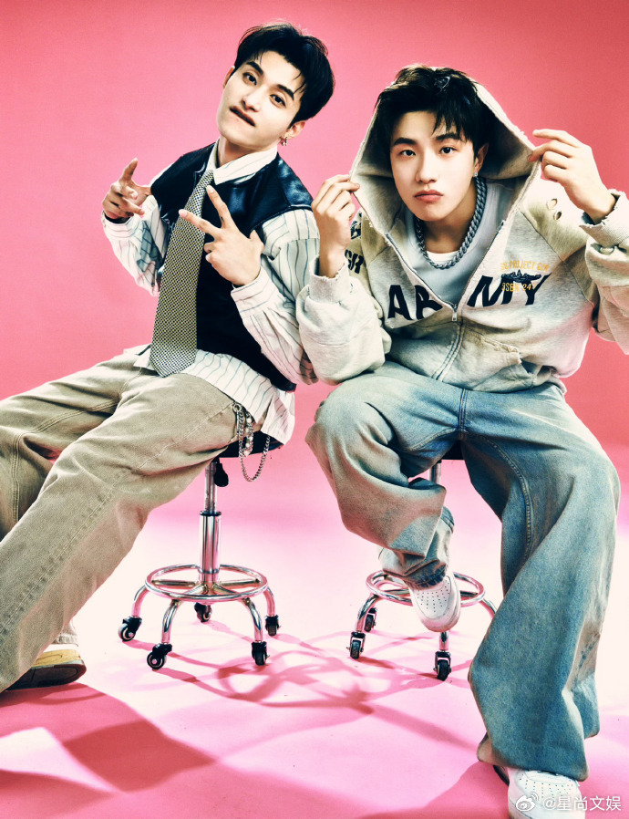 王一珩迟来的GetOut合照  王一珩别问为什么来迟了 谁能想到王一珩迟来合照的