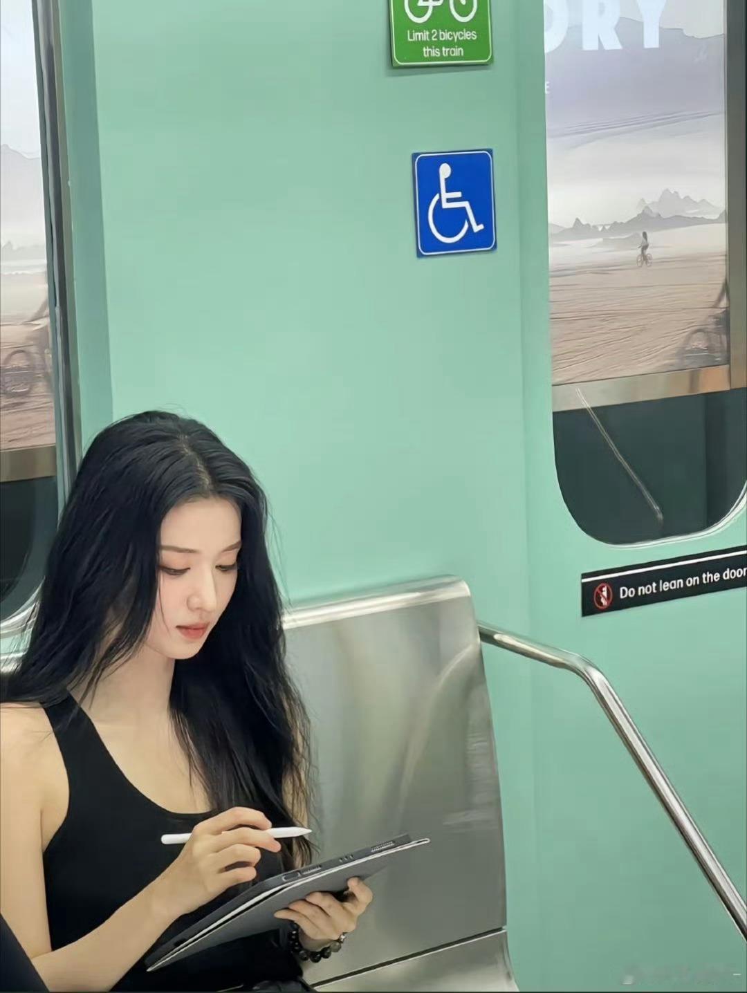 #王楚然 眼前一亮又一黑#[笑cry]你好呀“高冷女孩”[笑cry] ​​​