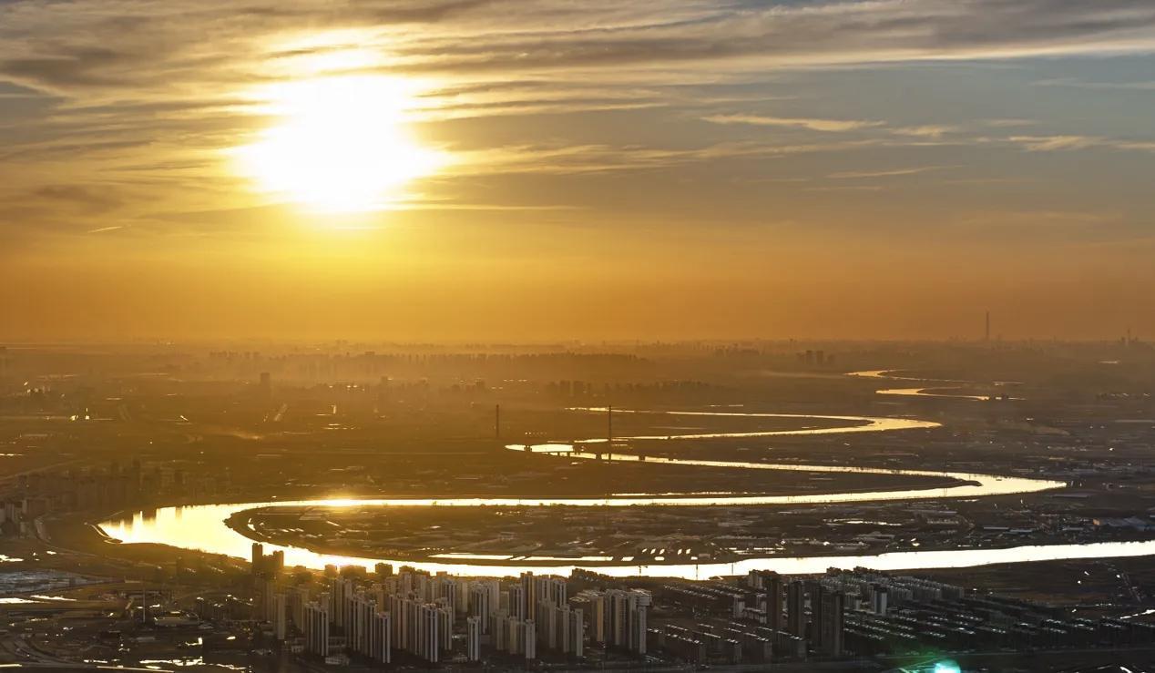 【以从容，走过每一个山高水长；以热爱，过好每一个日升日落】
        生活