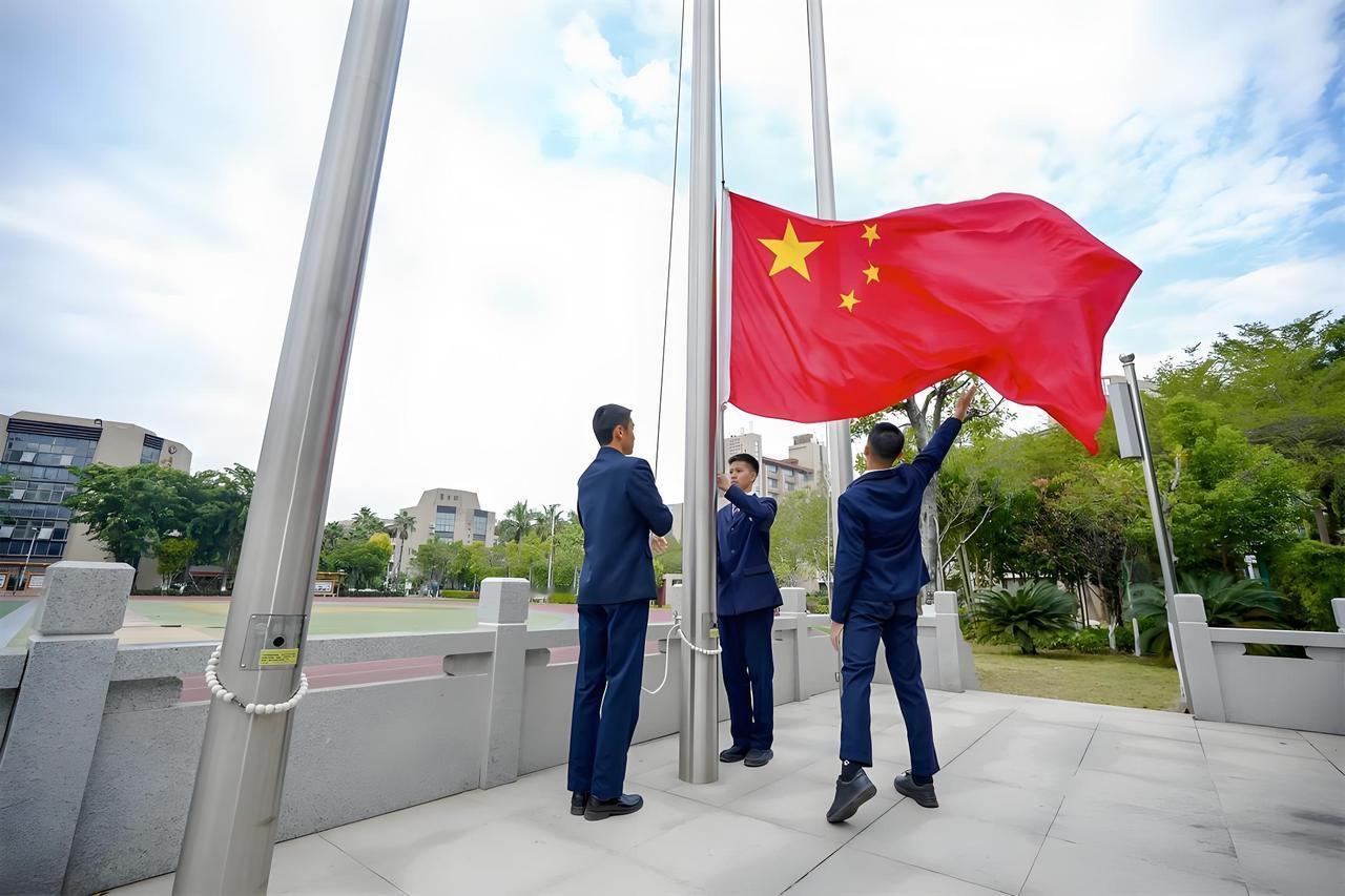善良在国际社会上吃不开，咱们要改变了，拳头才能说明一切。

美国在二战时把两百万
