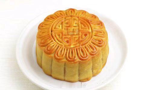 果然一代人有一代人的月饼不止五仁豆沙，月饼不断推陈出新。迎合年轻群体的冰皮、流心