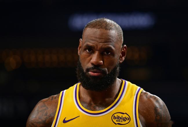 上半场领先1分！本赛季湖人带着领先进入下半场时14胜0负1月19日讯 NBA常规