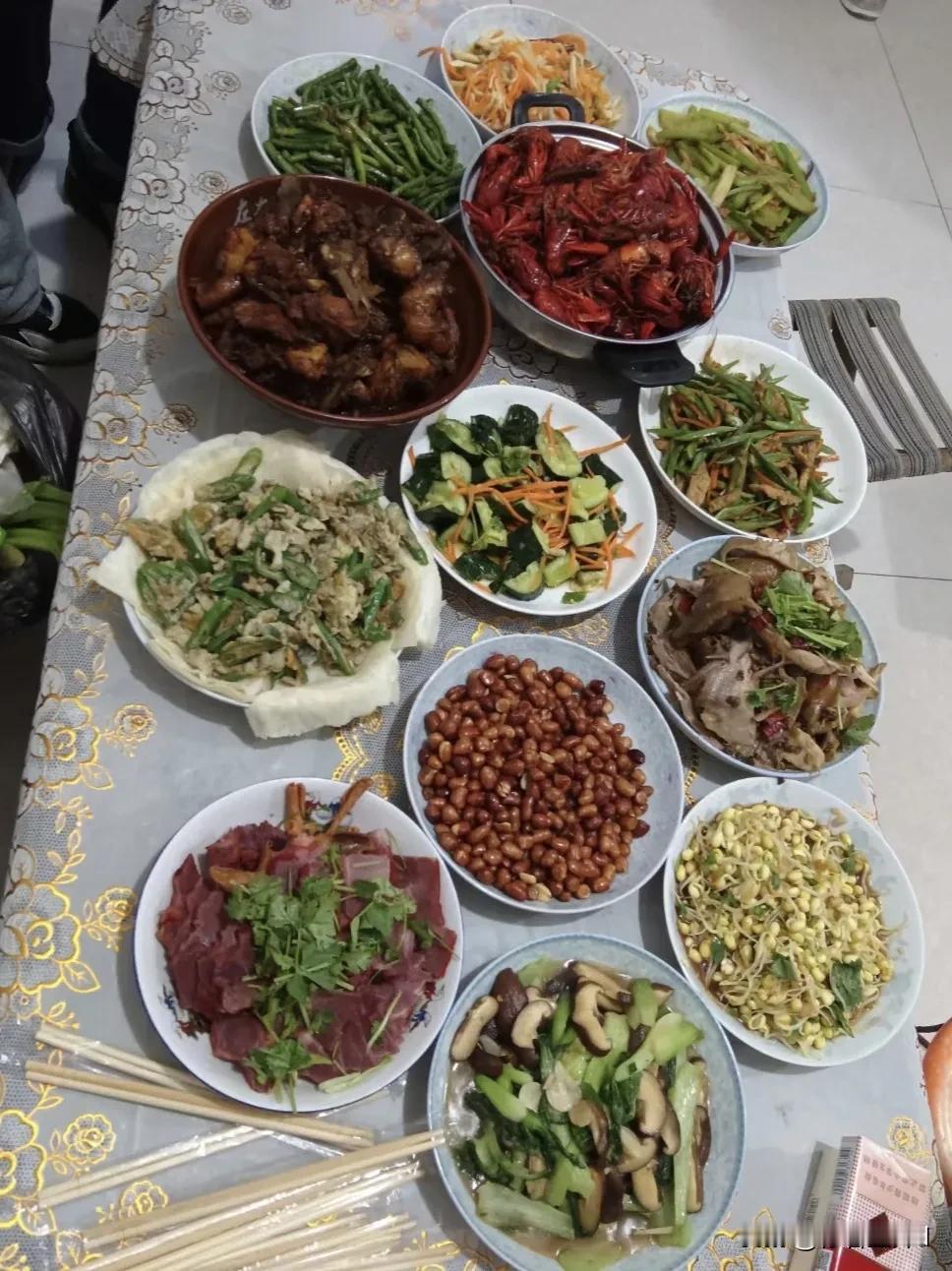 我姐被儿媳妇套路了。

大姐在儿子家带娃，她外孙腊月二十结婚时，大姐跟她儿子说，