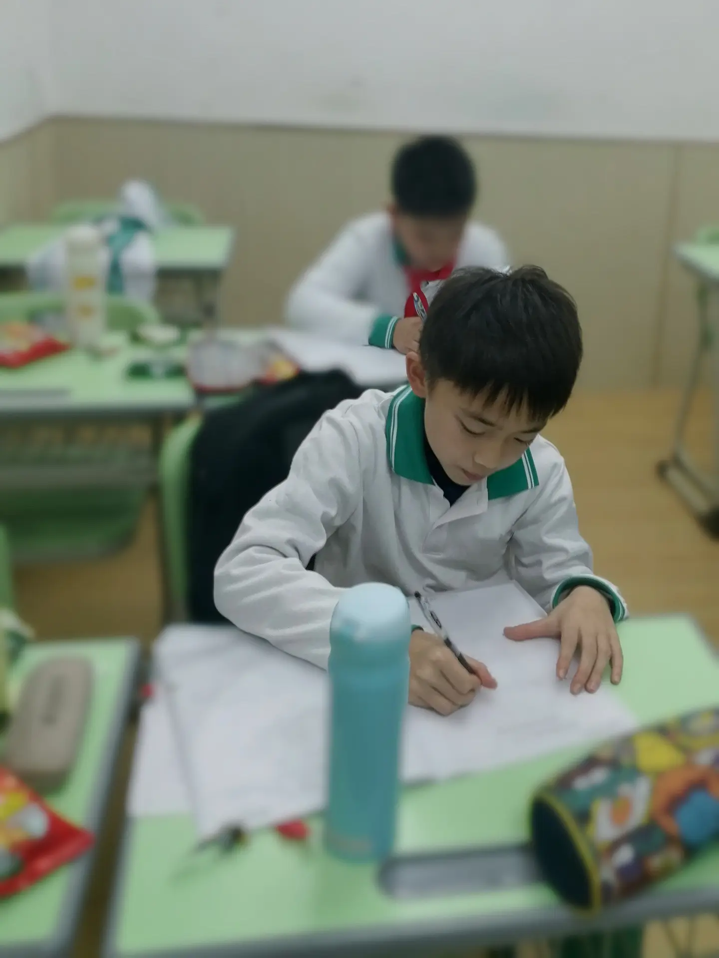 今天被这个小屁孩气晕了…看到那么帅气写作业，又忘记了🥲生小孩真的会孕傻