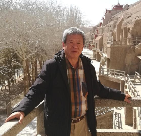 常嘉煌，满族，1950年10月出生于中国敦煌莫高窟皇庆寺，祖籍浙江杭州，画家、艺