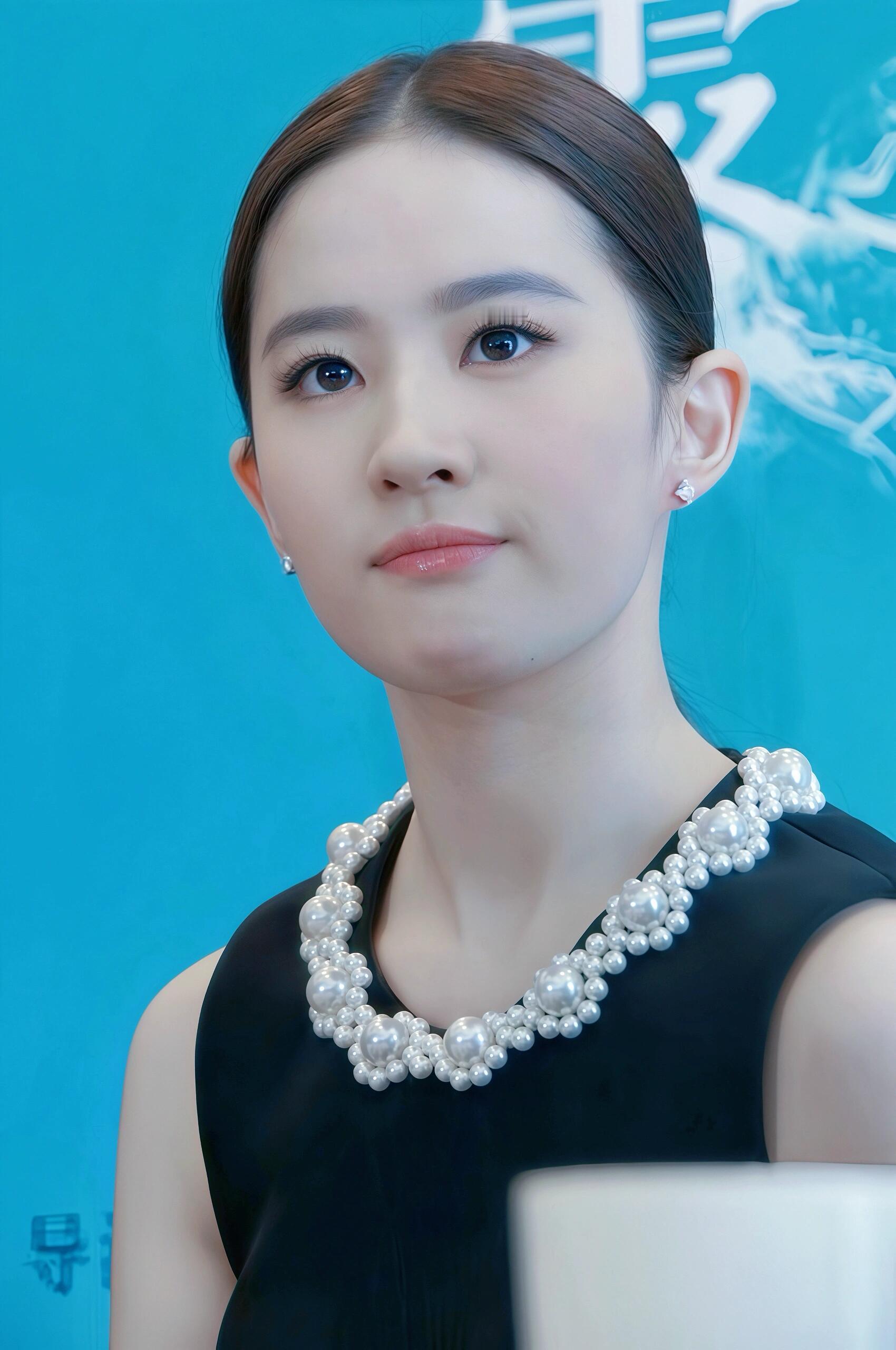 如果我拿出刘亦菲这组图，阁下如何应对？ ​ ​​​