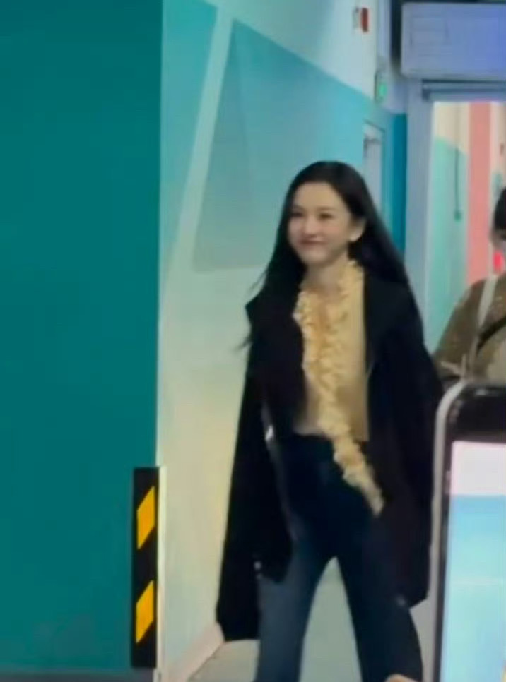 任嘉伦[超话]任嘉伦宋祖儿追剧团同框任嘉伦宋祖儿无忧渡追剧团伴手礼任嘉伦宋祖儿《