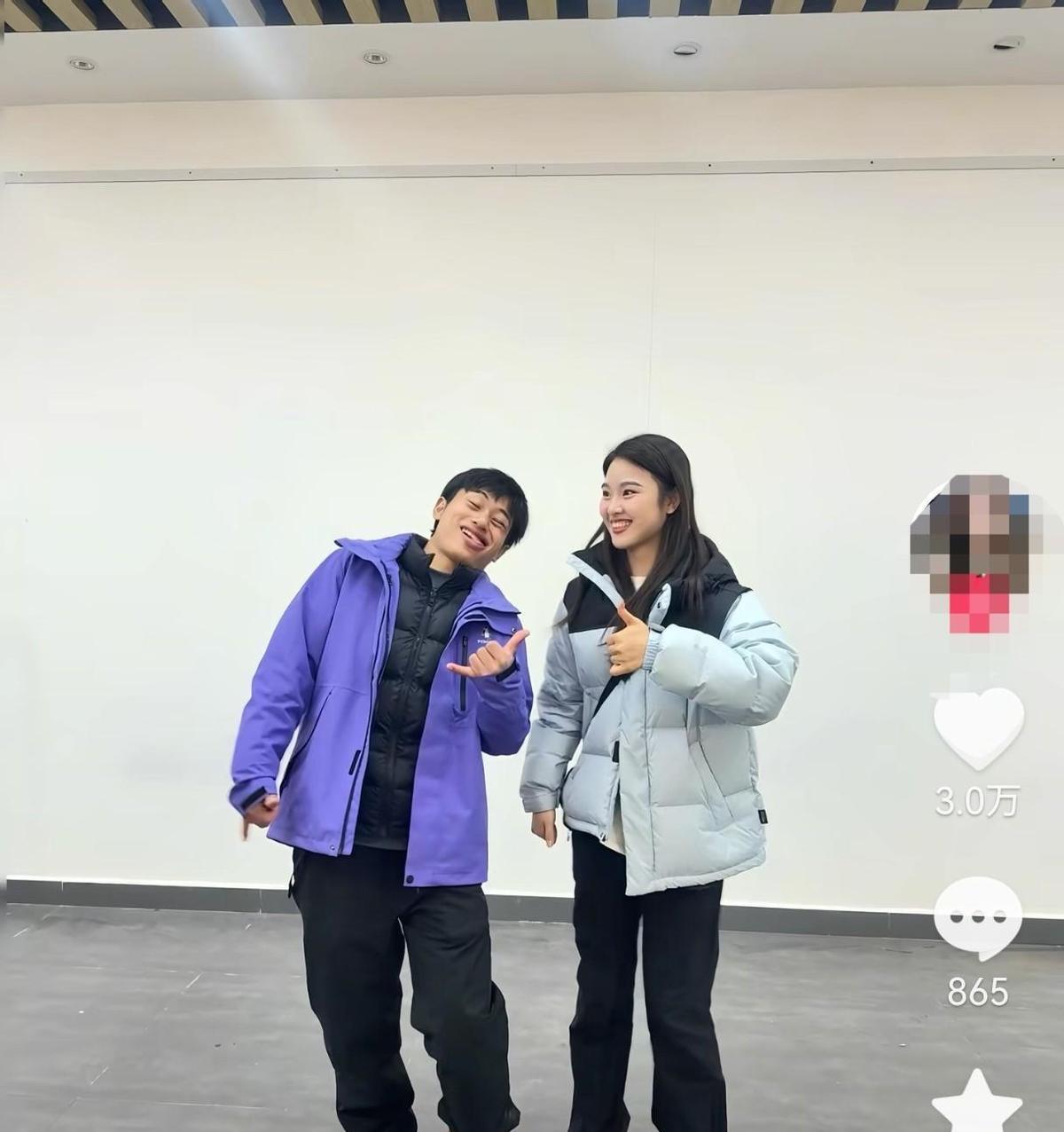 主播独立，不是逃离平台，是为了把平台榨干。
刀疤哥撕掉“综艺工具人”标签，第一场