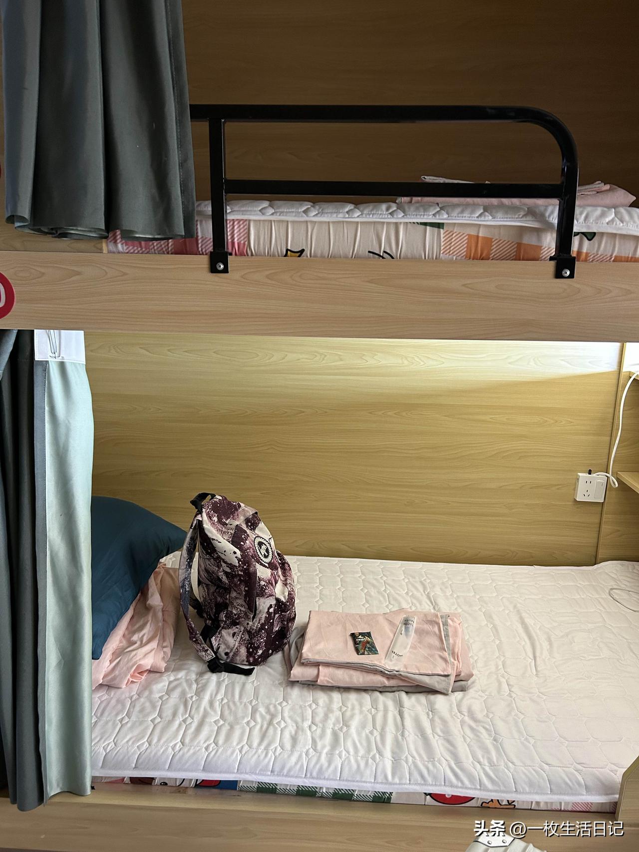 在海口、三亚、万宁、北海、南宁住的都是青旅，我也分享过住青旅的感受，我住的这几家