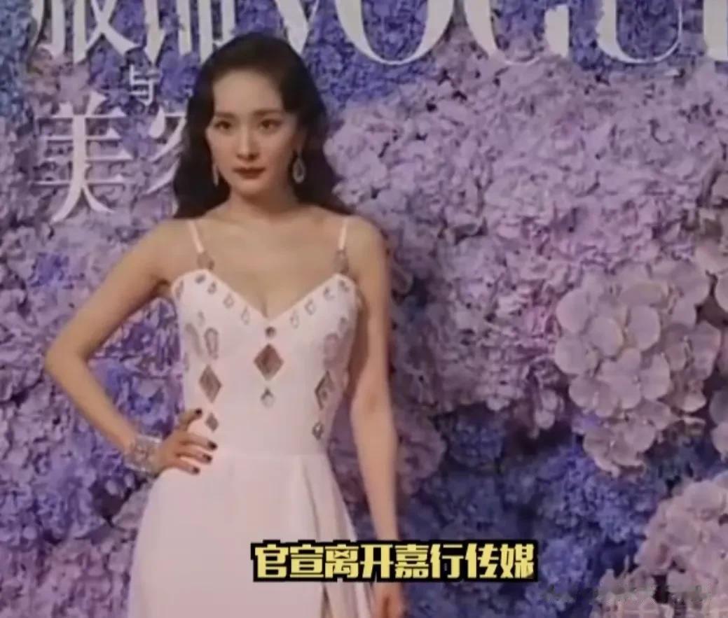 杨幂官宣与嘉行传媒解约了，并发文：共有从前，各有未来。嘉行传媒也发文：十几年风雨