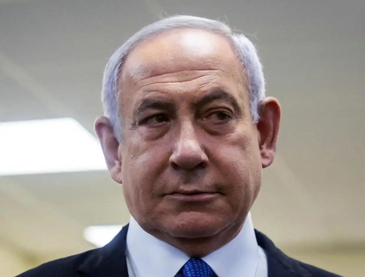 伊朗袭击以色列的电站、油气精炼厂和燃料存储设施，给了以色列的当头一棒。

以色列