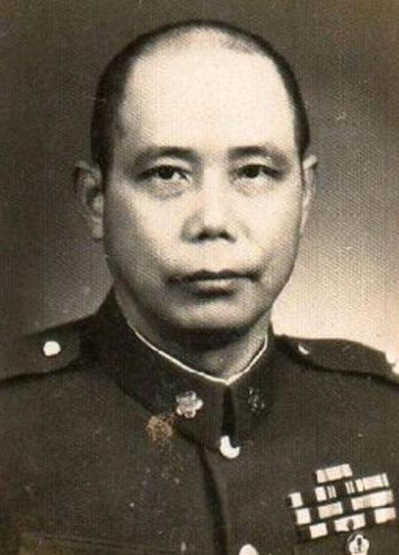 1943年，王耀武在常德摆庆功宴，招待57师残存官兵，正吃饭时，军长傅仲芳带一队