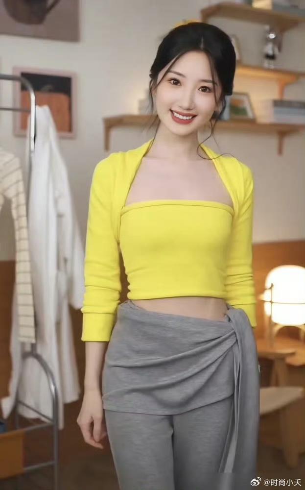 毛晓彤身穿黄色T恤，尽显好身材，甜美满分！毛晓彤红毯女王 毛晓彤