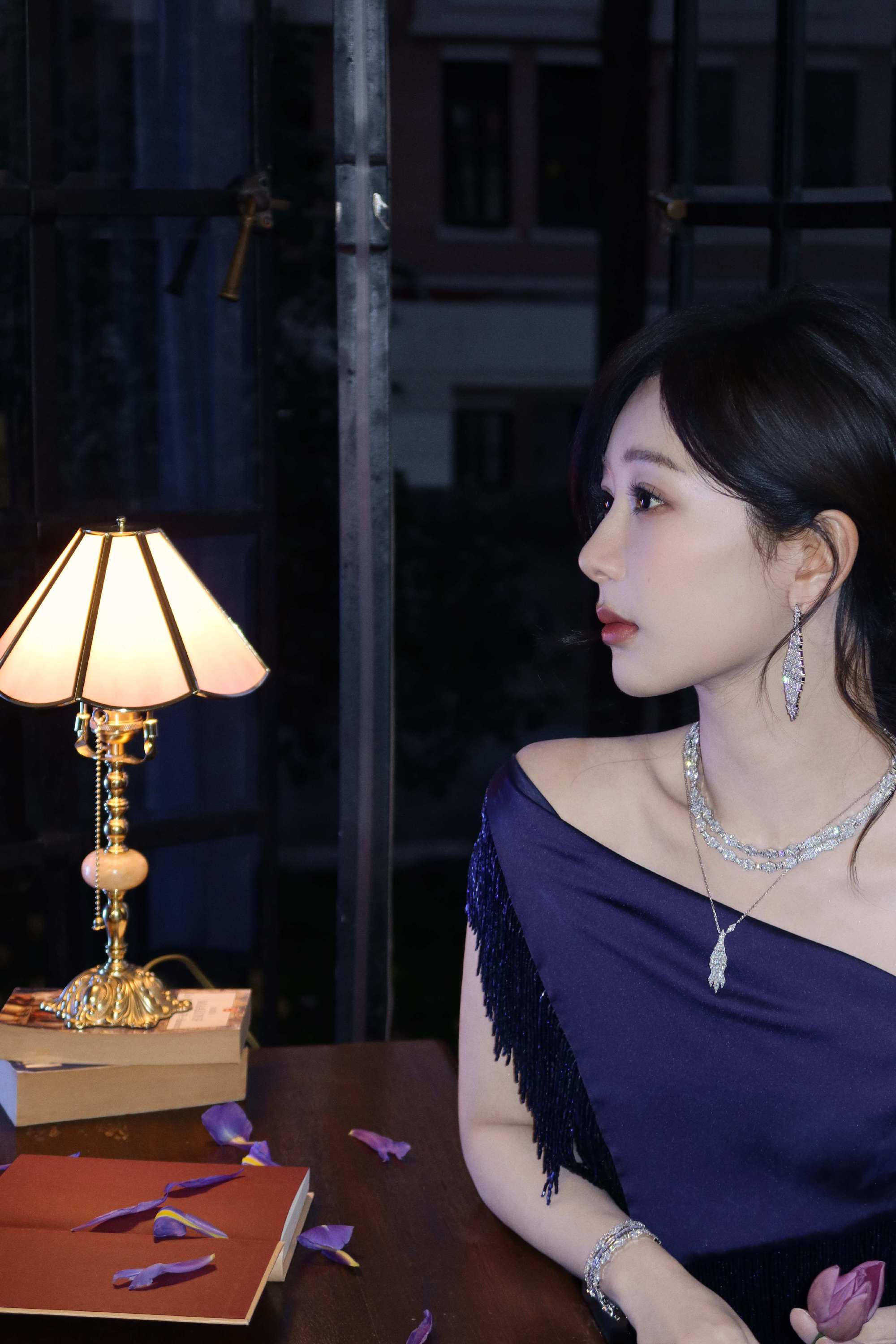 1、正午阳光出品的古装女性群像剧《当年不肯嫁东风》女主在接触杨紫。2、赵露思准备