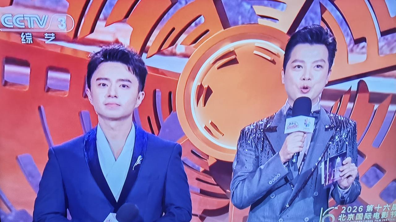 北京卫视当红小生孙杨主持北影节，帅气压倒任鲁豫，成为全场焦点[赞]孙杨作为小鲜肉