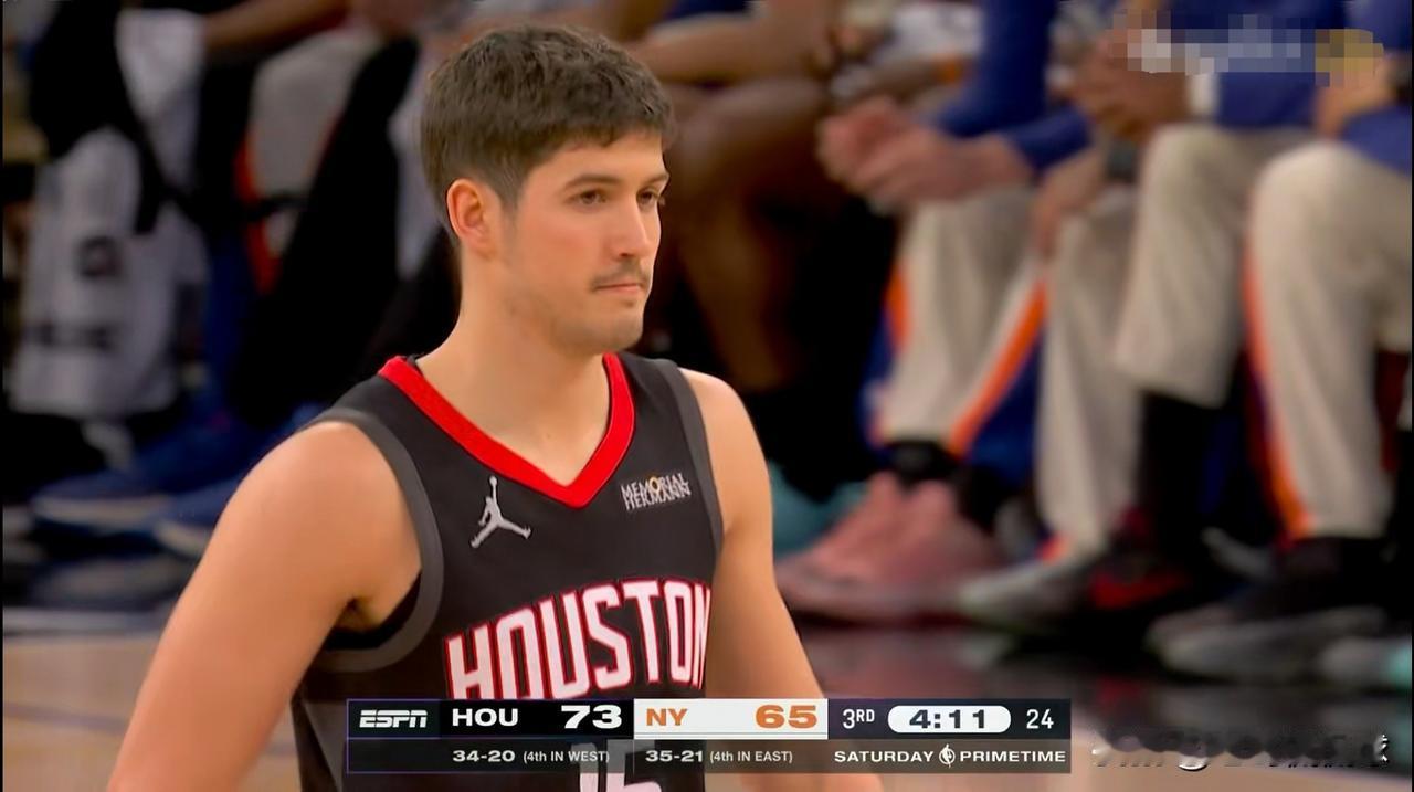 火箭队记Lachard Binkley怒批乌度卡教练的用人策略！在今天火箭客场以