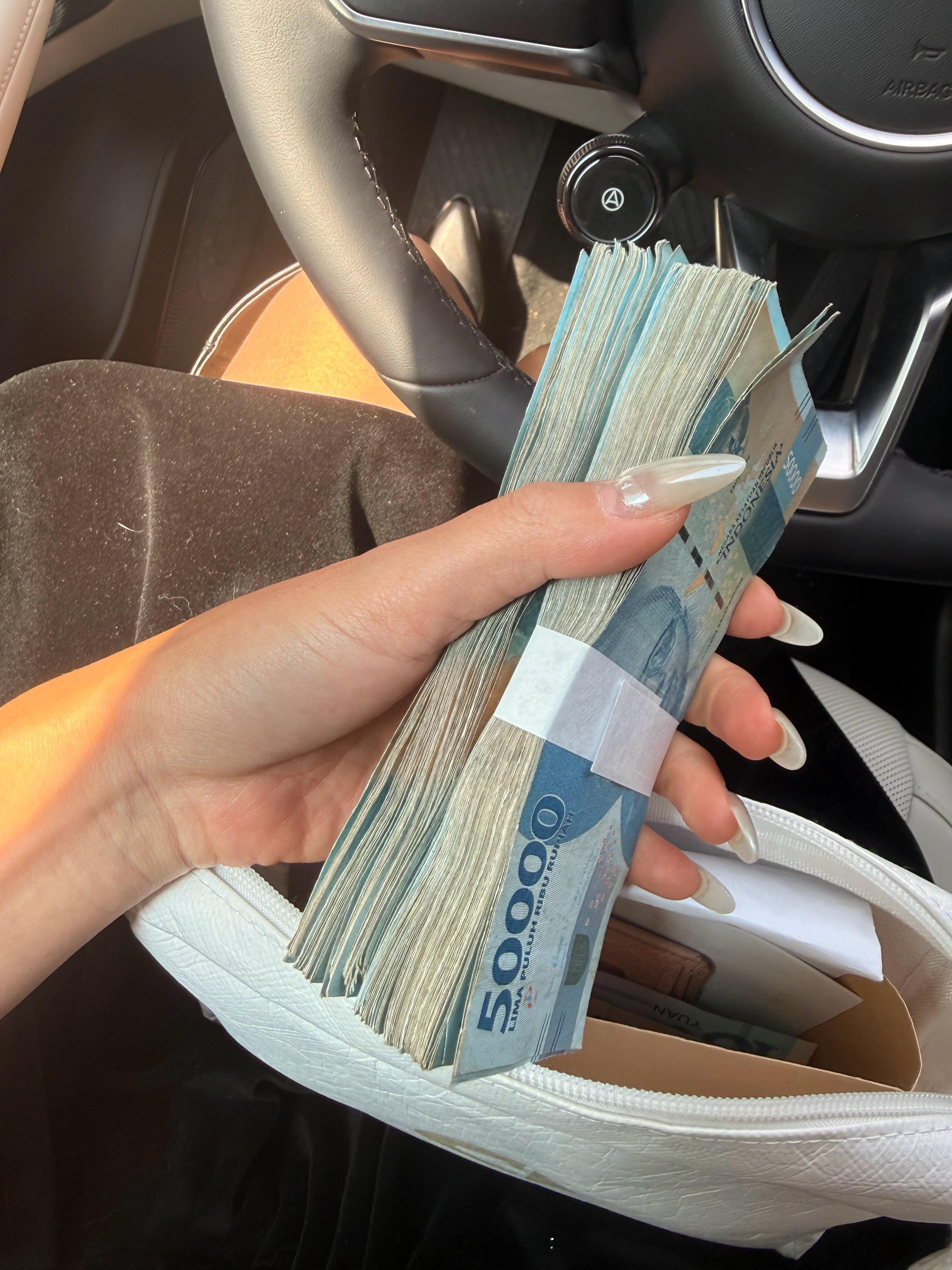 我手里八百万不知道可以不可以…TFBOYS亲签 350万 ​​​