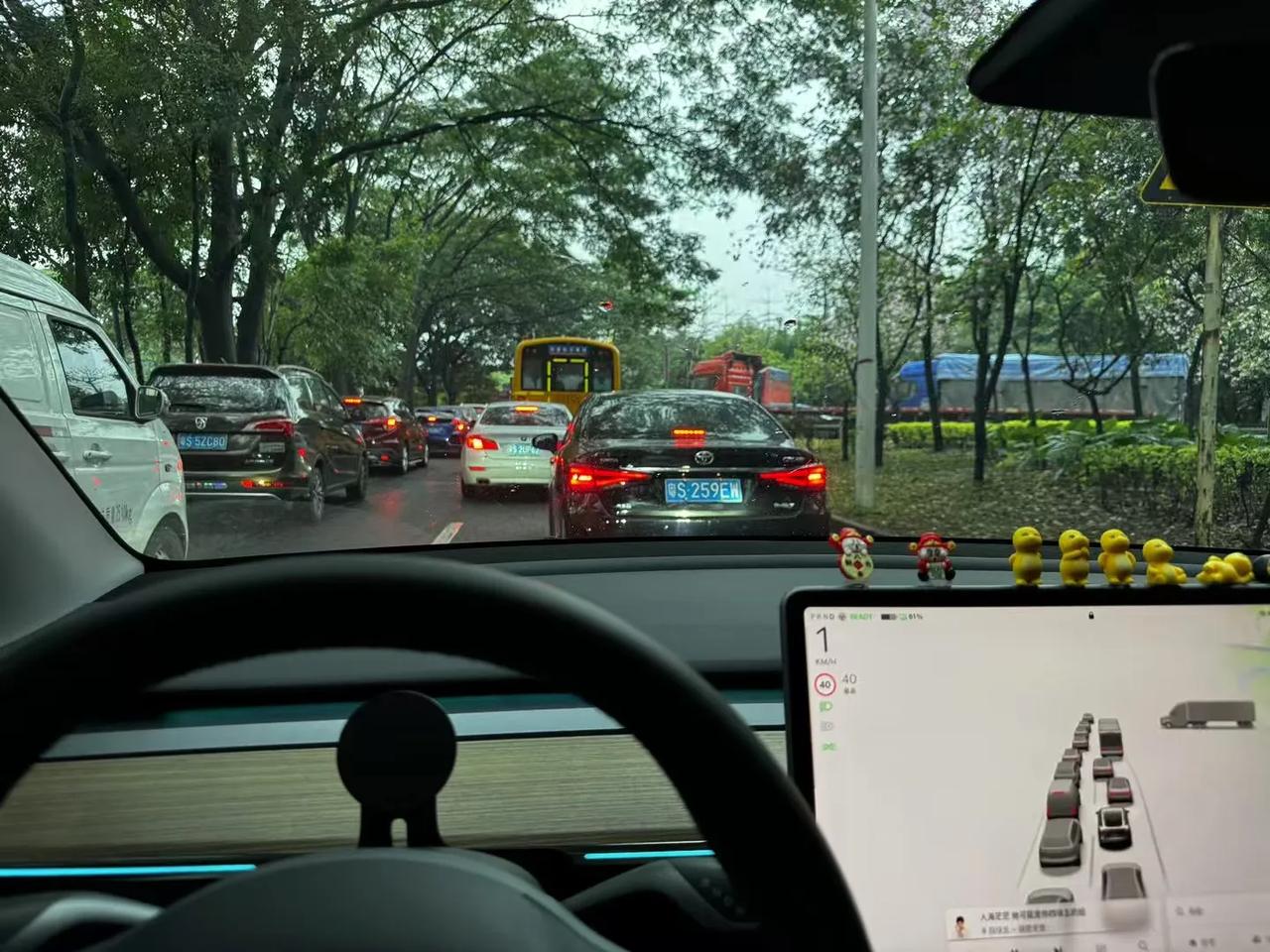 感觉现在东莞的道路太堵了，尤其下班的时候，基本上一直堵着回家。
我在环城路万科高