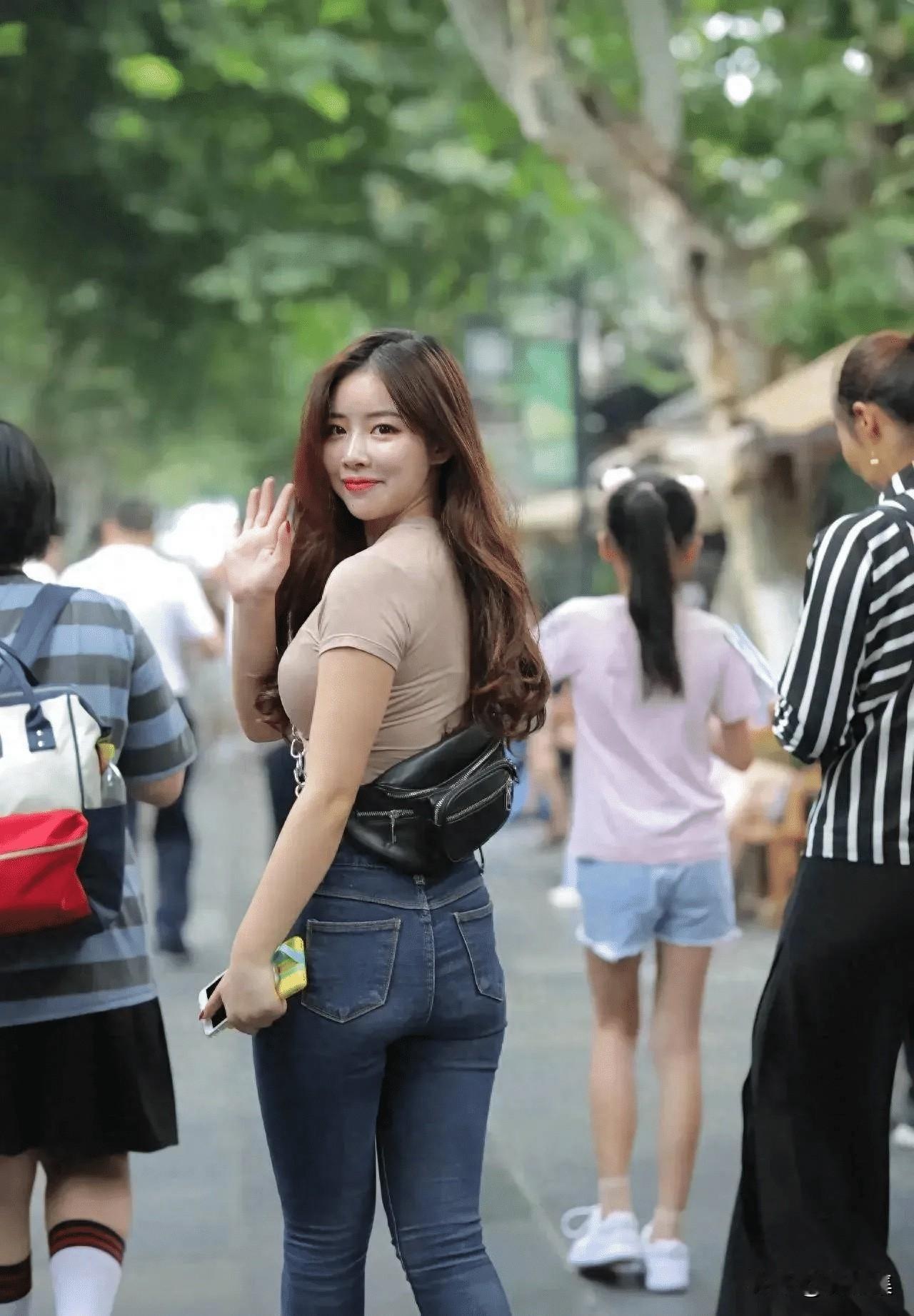 牛仔裤美女 牛仔裤穿搭之美