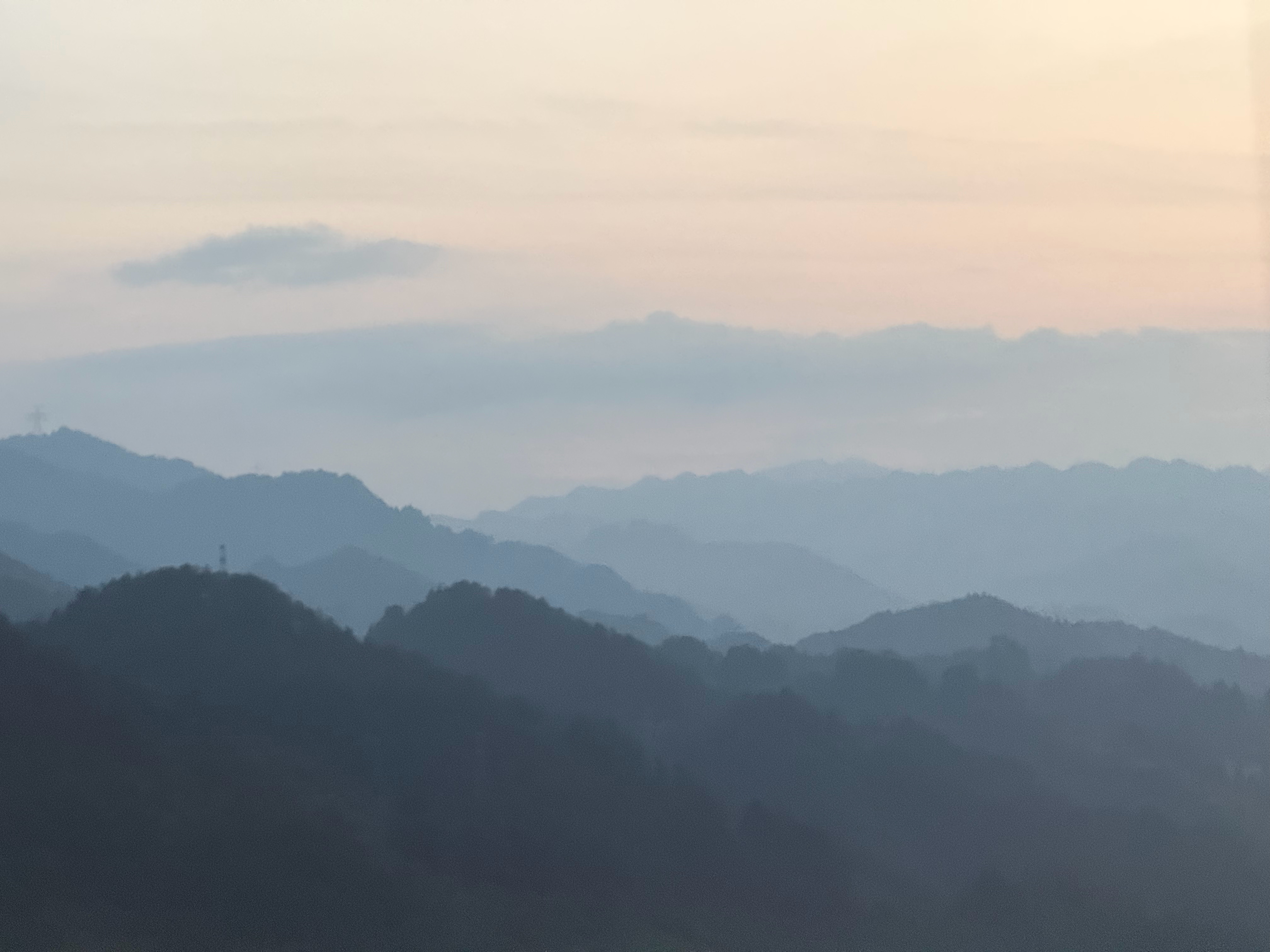 随手拍的原图，真是太好看了！“适与野情惬，千山高复低。” 
