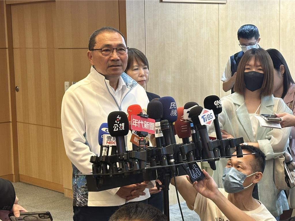 新北市长侯友宜22日受访时表示，支持无人机产业快速发展，并呼吁立法院给予更多监督