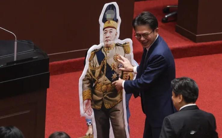 赖清德不出席弹劾案审查　黄国昌：期待14位绿委勇敢站出来

立院今（21日）针对