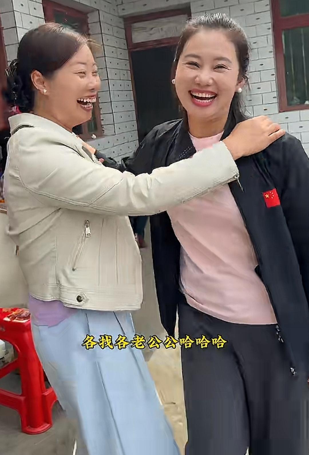 杨妞花姐妹真的是在替妈妈尽孝吧。杨妞花常住邯郸，去远在毕节的舅舅家，问了下豆包，