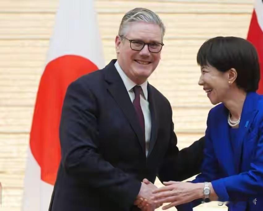 英国首相斯塔默访华时长4天，访日7小时，说明他有意在逃避高市早苗，害怕她的礼仪行