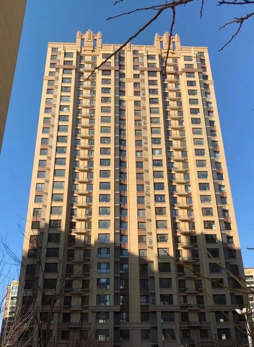 如今的房市像个变幻莫测的剧场，高潮不断，转折频繁。
房价下行已成为事实，部分区域