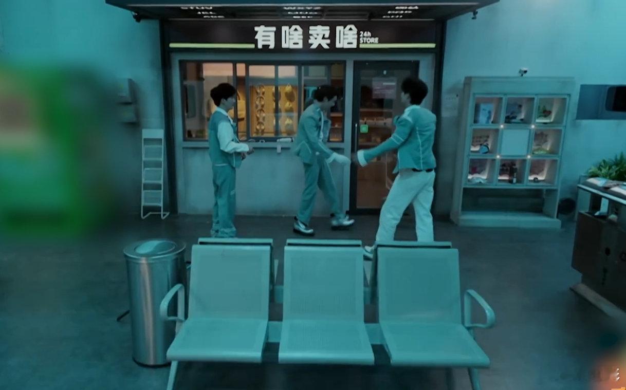 绞尽脑汁不如大张伟灵机一动 别人解谜靠推理，大老师解谜靠灵感暴击，然后被队友直接
