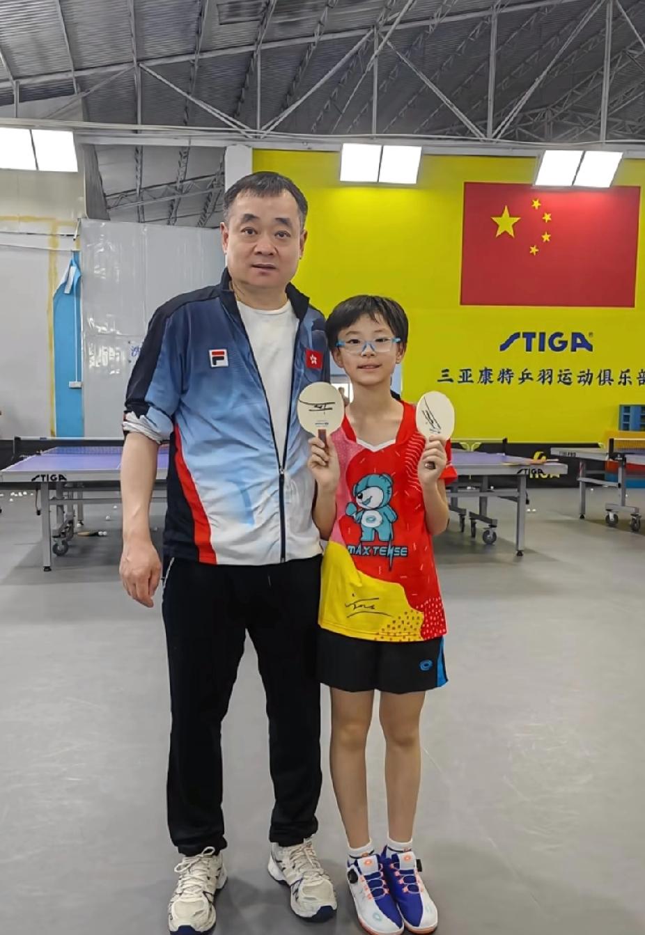 大咖驾到！刘国栋指导空降三亚，小球迷追星成功
 
今日份惊喜！中国香港男乒主教练