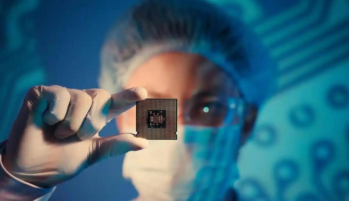 四十多年来的的实践证明，西方始终没有对我们开放，高精尖的先进技术，反而，是我们曾