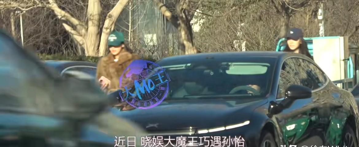 孙怡的400万法拉利，没换来一个转向灯。
视频里那一下突然变道，逼停出租车的距离