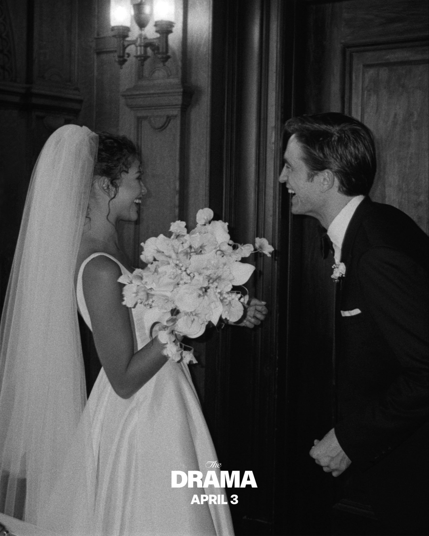 赞达亚、罗伯特帕丁森主演《爱情抓马》新剧照，本周五北美上映！想看啊！！ 