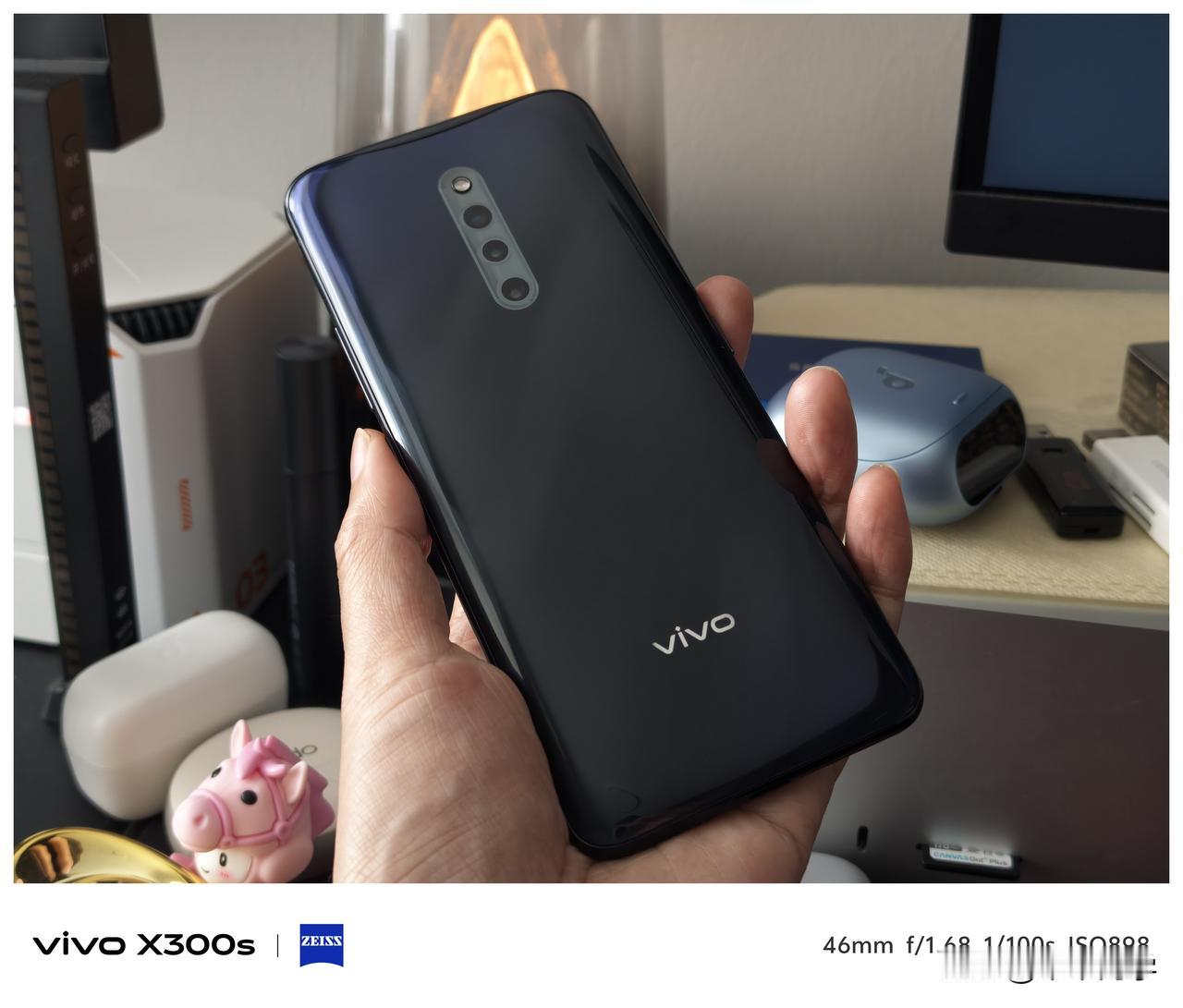 翻出我收藏了7年的vivo X27 Pro，这个设计放到现在依然很能打，我准备出