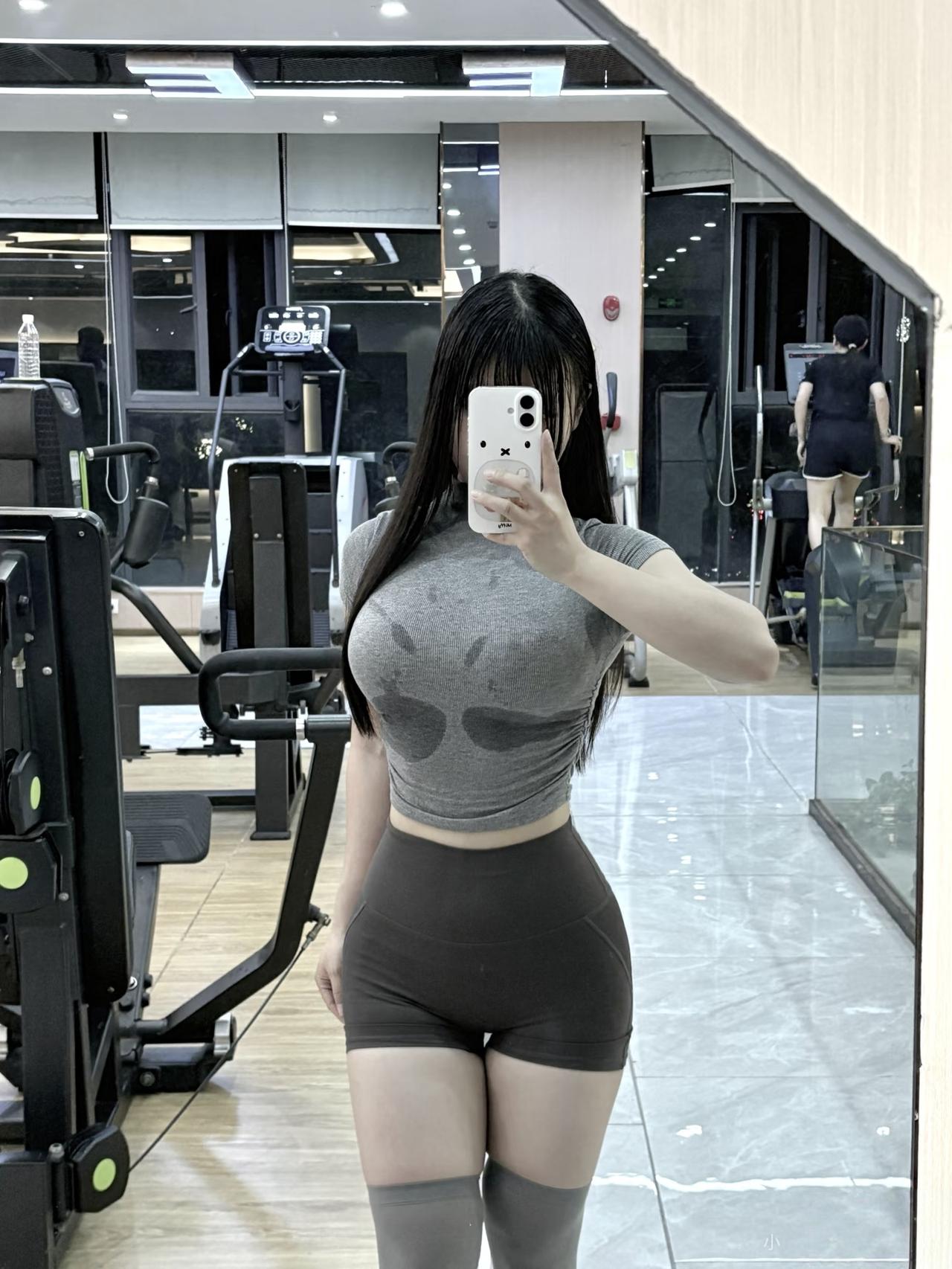 [微风]153
[微风]96斤
[微风]镜子不会说谎 汗水不会白流
健身就是枯燥