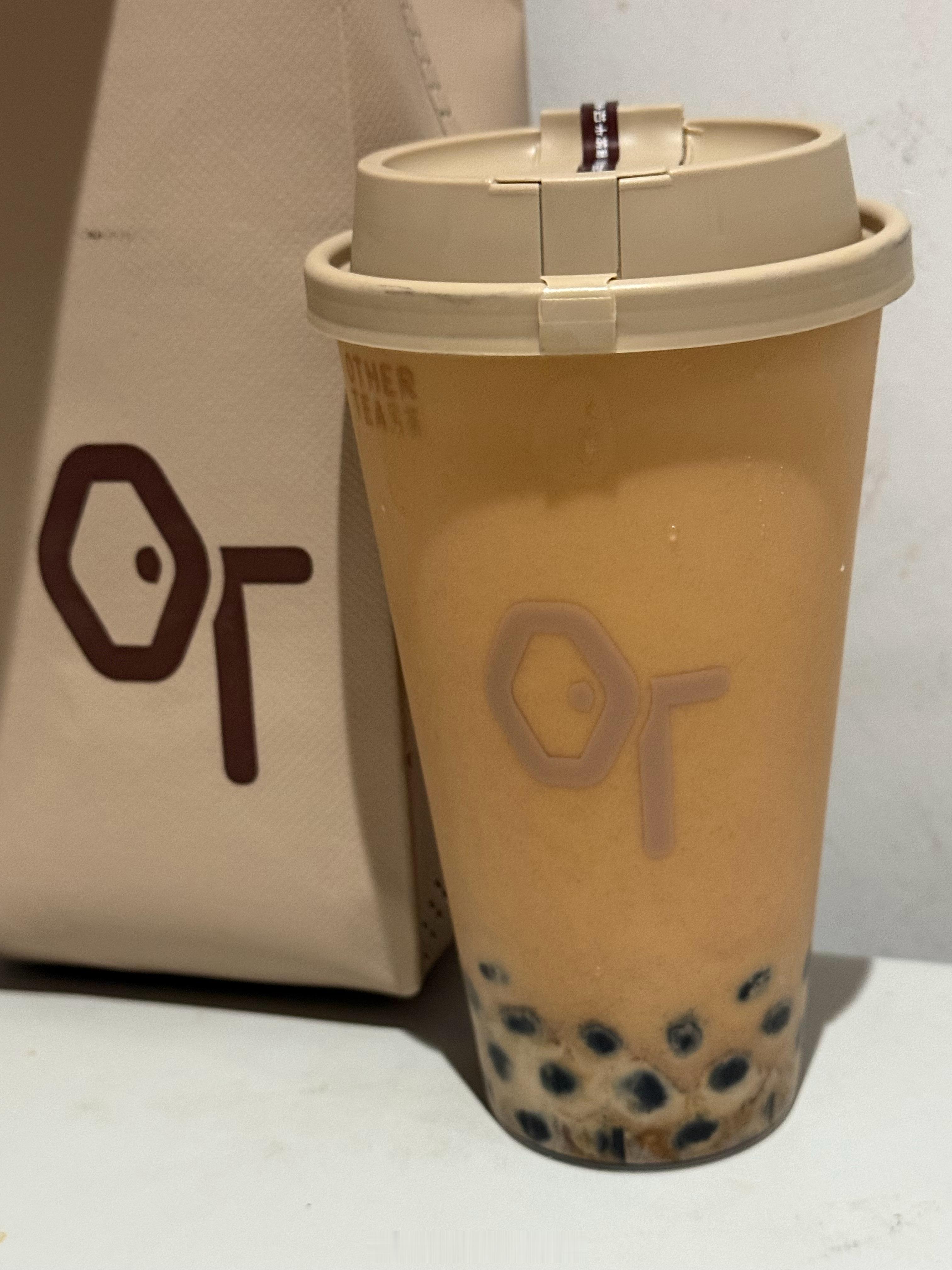 来自蜀黍的立秋第一杯奶茶🧋（距离太远没外卖 叫跑腿送来了🥹） 