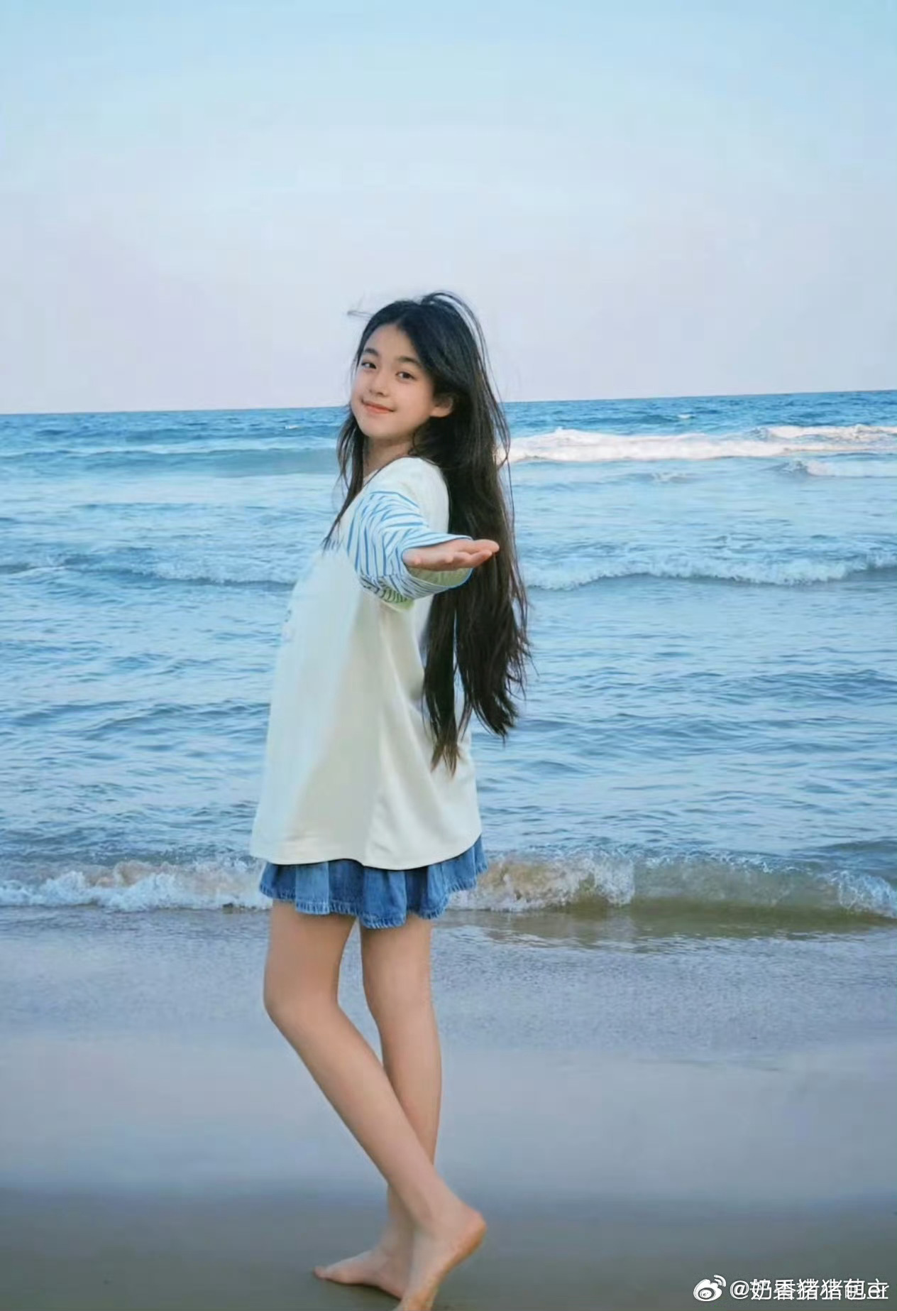 小泡芙颜值现在好多星二代都走那种美式风格，小泡芙这么甜美的星二代还是比较少的 