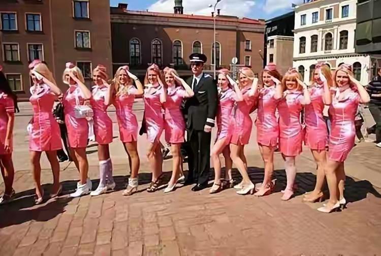 标题：十女配一男都不够！这个国家男人稀缺到崩溃，美女遍地却愁嫁，真相让人震惊！ 