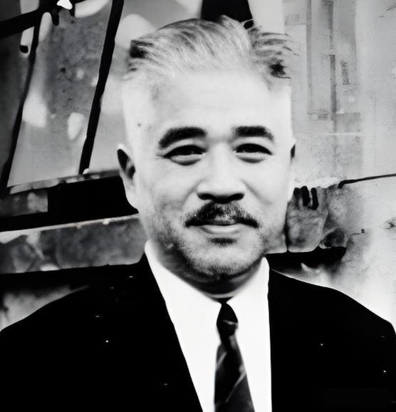说起世界上第一个发明味精的人，很多人以为是日本化学家池田菊苗。其实，还有一个人比