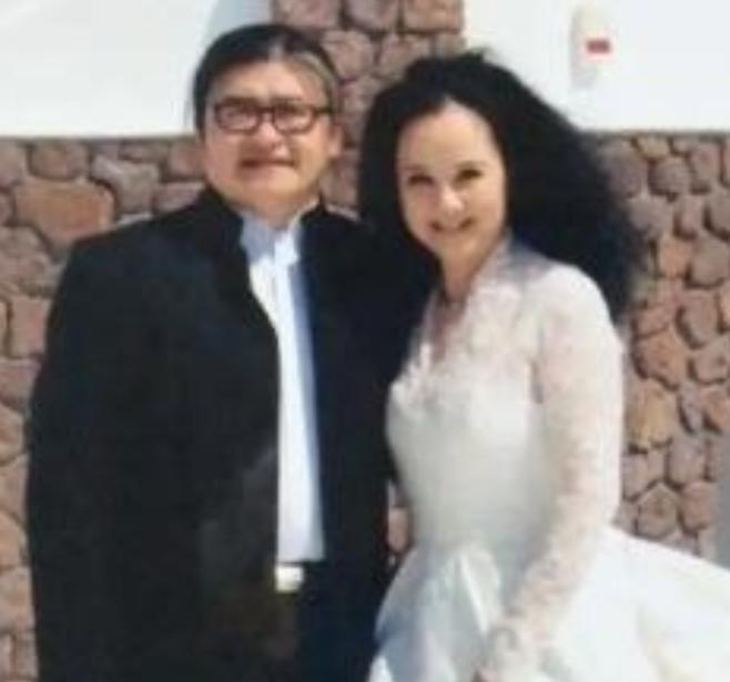 1987年，刘欢对主持人卢璐一见钟情，认识9天便决定结婚。岂料去登记时，工作人员