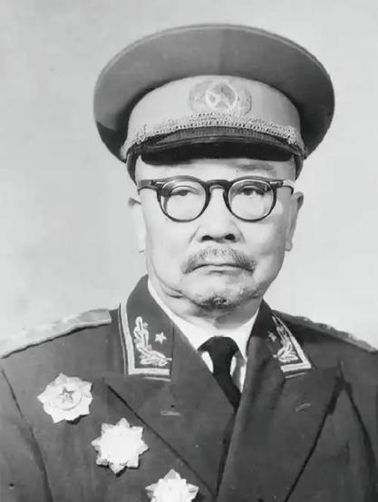 叛徒跪在窑洞里，李克农却说：回去当你的大官。1943年，缪庄林走进延安的一处窑洞