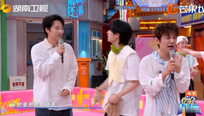 丁程鑫像极了嗑糖时的我 你好星期六 咱就是说小丁太真实啦！陈哲远帮张婧仪调眼罩，
